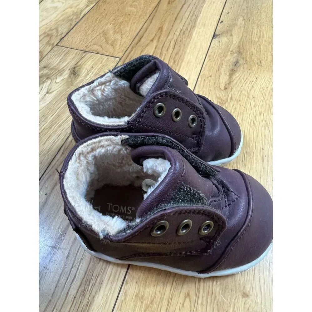 Toms Boys Brown Fur Boots Size 4